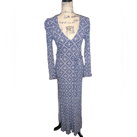 Lulu's Mandala Daydream Blue PrintMaxi Dress- Size S Side Slits Blue/White NWOT - Picture 4 of 7
